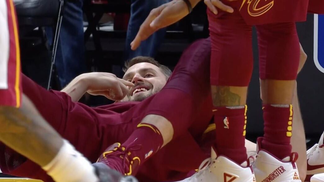 Kevin Love dents injury teeth