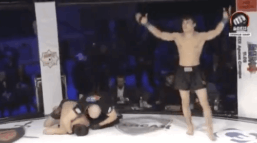 Mark Volkov claque le faceplant KO après 7 secondes