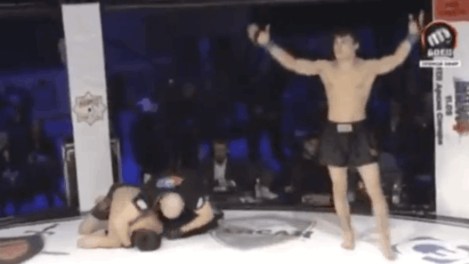 Mark Volkov claque le faceplant KO après 7 secondes