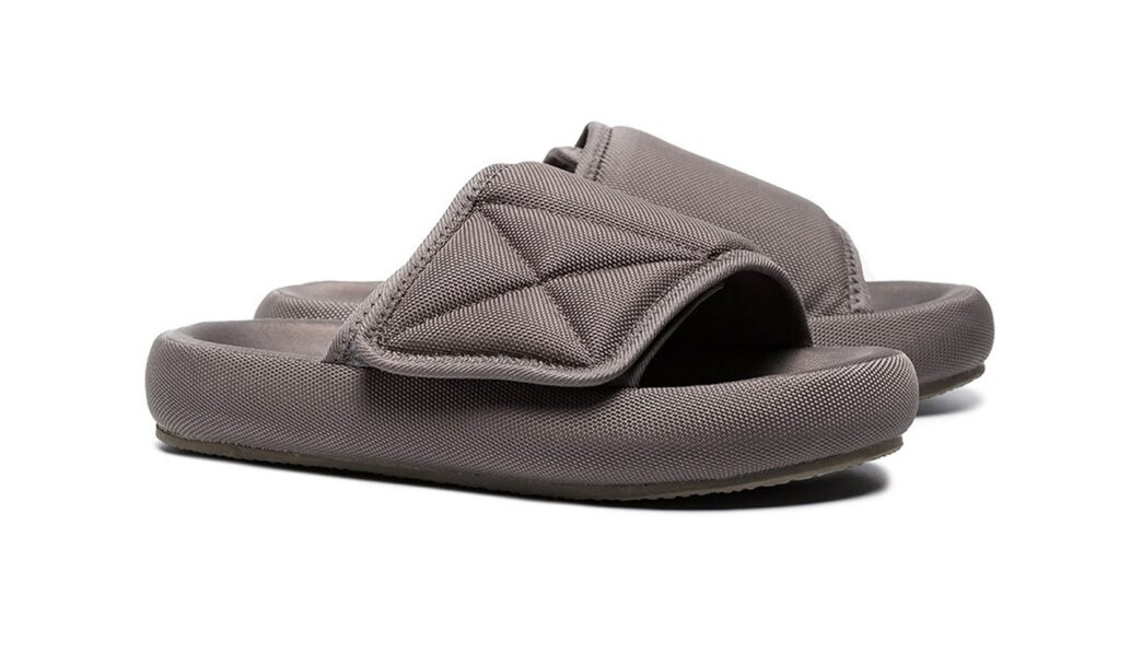 Voici les claquettes YEEZY, pour un nouveau braquage