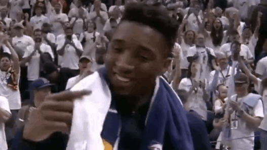 Ovationné par toute la salle, Donovan Mitchell reste sans voix