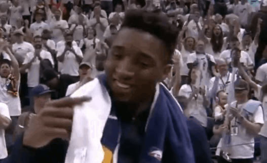 Ovationné par toute la salle, Donovan Mitchell reste sans voix
