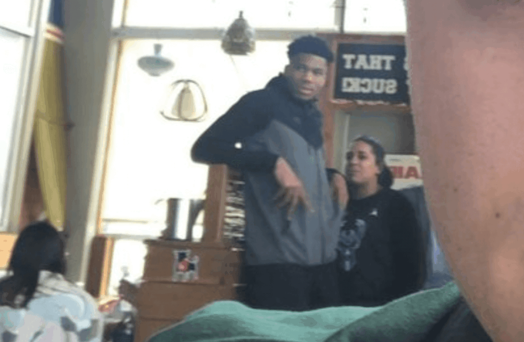 Après son game-winner, Giannis obligé d'attendre au restaurant