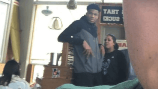Après son game-winner, Giannis obligé d'attendre au restaurant