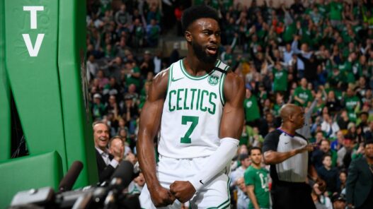 Jaylen Brown taille patron et les Celtics font le break au TD Garden