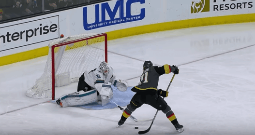 Entre les jambes, le but complètement fou de Karlsson