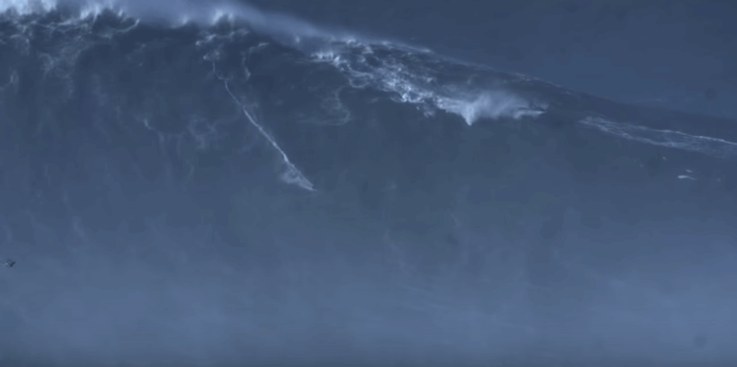 Rodrigo Koxa ride la vague la plus grande du monde !