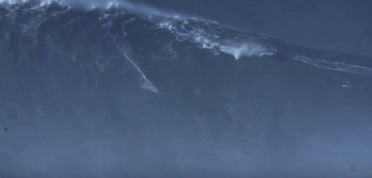 Rodrigo Koxa ride la vague la plus grande du monde !