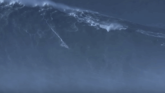 Rodrigo Koxa ride la vague la plus grande du monde !