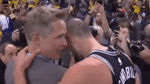 L’accolade pleine de classe de Steve Kerr à Manu Ginobili