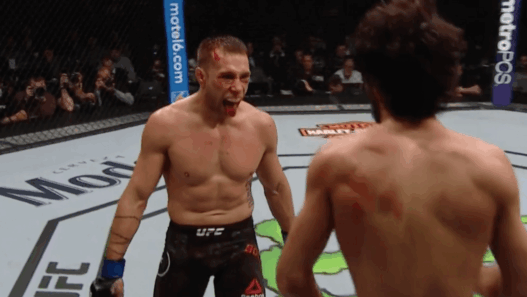 Les 15 derni&egrave;res secondes de Zabit Magomedsharipov vs. Kyle Bochniak