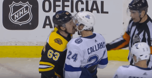 Brad Marchand a encore léché un joueur