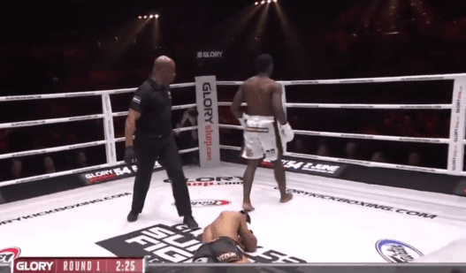 Cédric Doumbé s'impose après 33 secondes au Glory 53 !