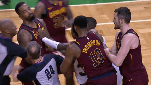 JR Smith fait une flagrante, s’embrouille avec Smart puis se fait insulter