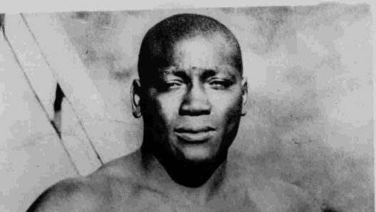 Jack Johnson, 1er noir champion du monde, et victime de racisme, est réhabilité