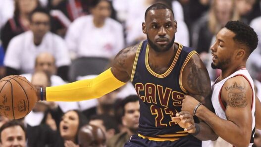 Lors du sweep de 2017, LeBron disait aux Raptors comment faire leurs actions