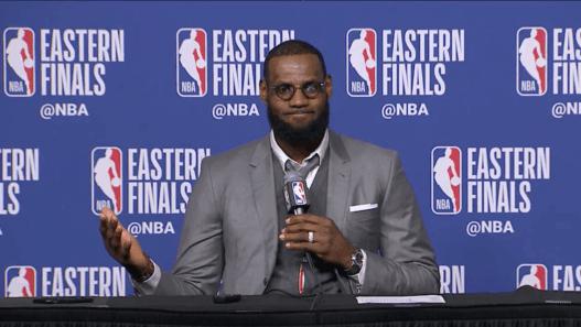 Une journaliste demande à LeBron ce qui n’a pas été dans le 4e quart