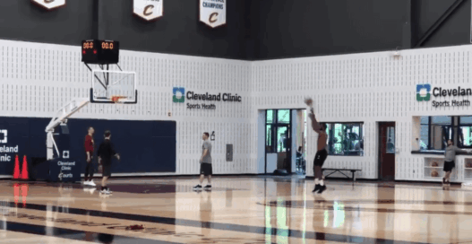 LeBron James en feu à trois-points après l’entraînement