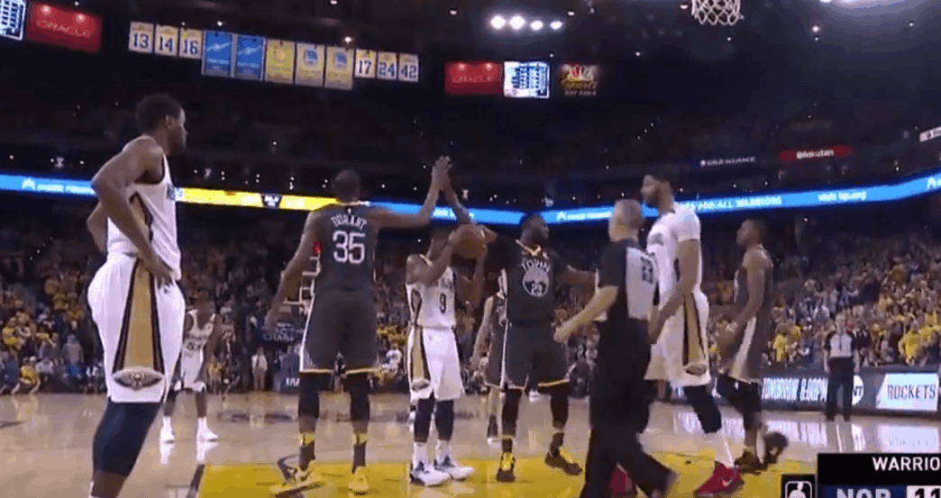 Rajon Rondo déchaîné - trashtalk, essuyage de sueur avant lancer de Draymond