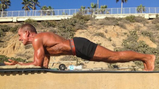 George Hood bat le record du monde de planche : 10h !