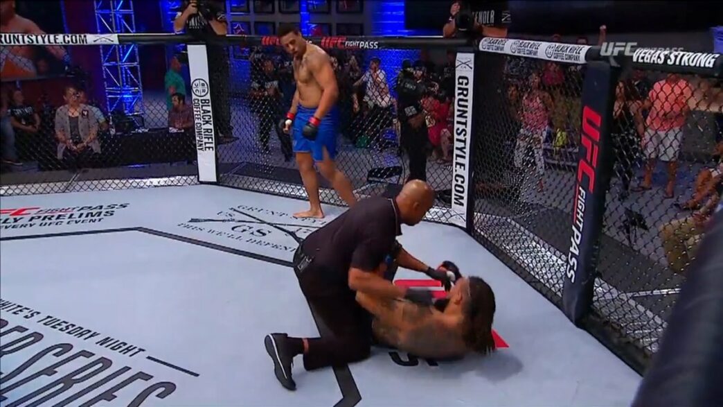 L'ancienne star NFL Greg Hardy signe ses débuts en MMA par un KO