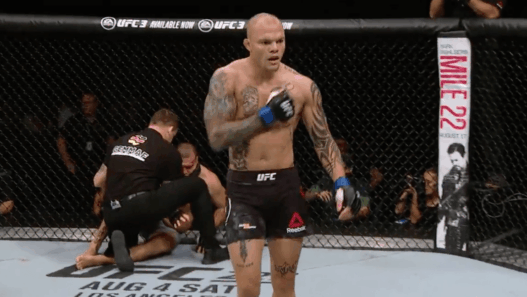 Apr&egrave;s Rashad Evans, Anthony Smith explose Shogun par KO en 89 secondes !