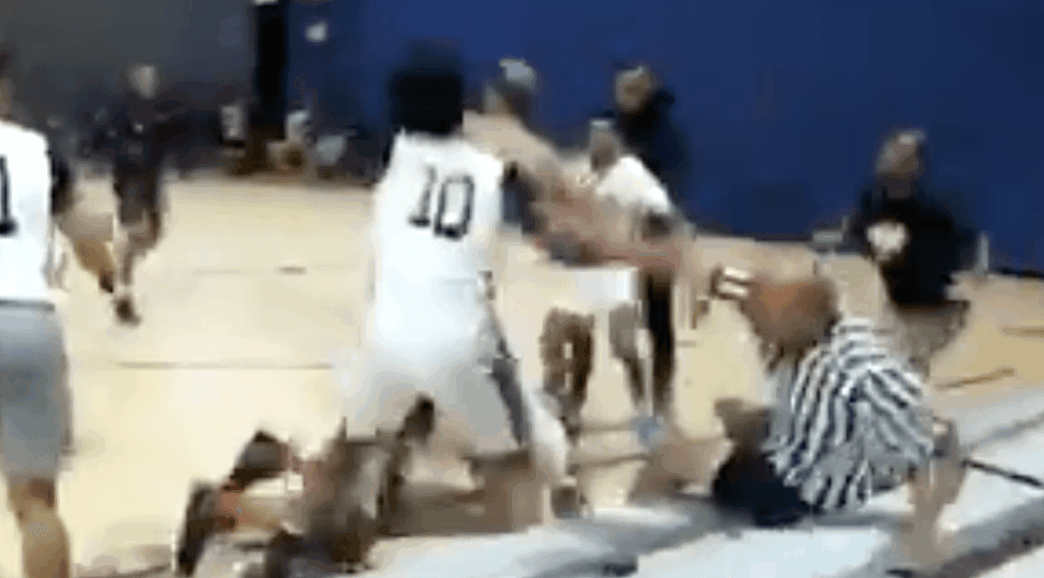 Bagarre générale entre joueurs et arbitres dans un match AAU