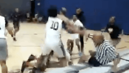 Bagarre générale entre joueurs et arbitres dans un match AAU