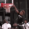 Très actif sur les parquets américains cet été, LeBron "Bronny" James Jr. vient de réussir son tout premier dunk.