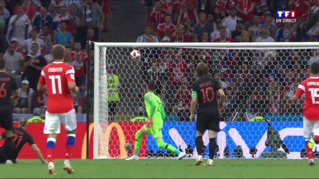 La Russie marque un but de dingue pour ouvrir le score !