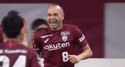 Pour son premier but avec le Vissel Kobe, Iniesta s'est offert une petite merveille