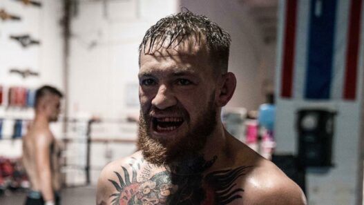 Conor McGregor s’attaque au père de Khabib Nurmagomedov