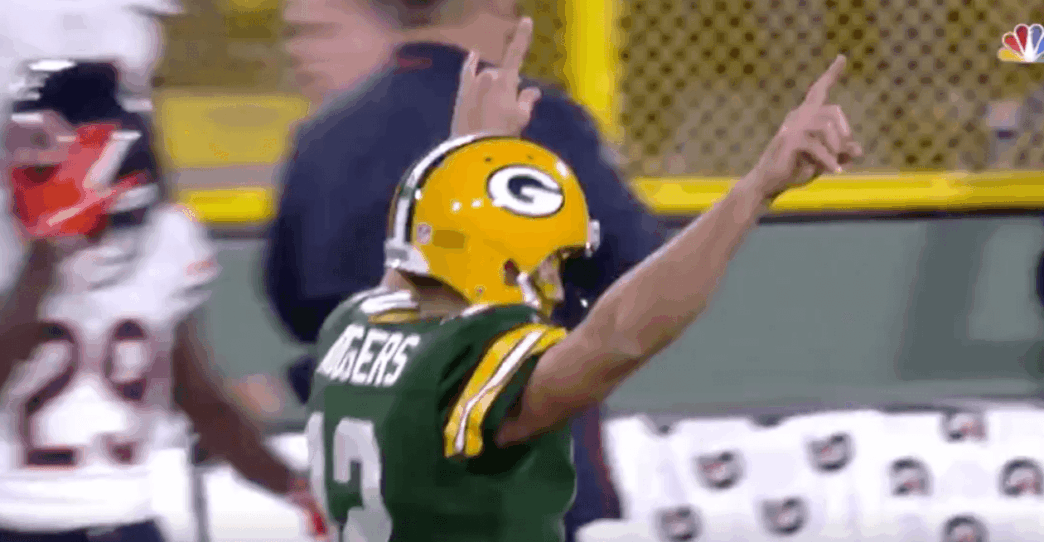 Sur une jambe, Aaron Rodgers terrasse les Bears