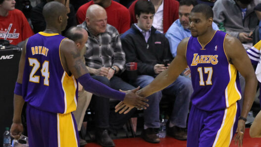 Andrew Bynum va tenter un comeback en NBA !