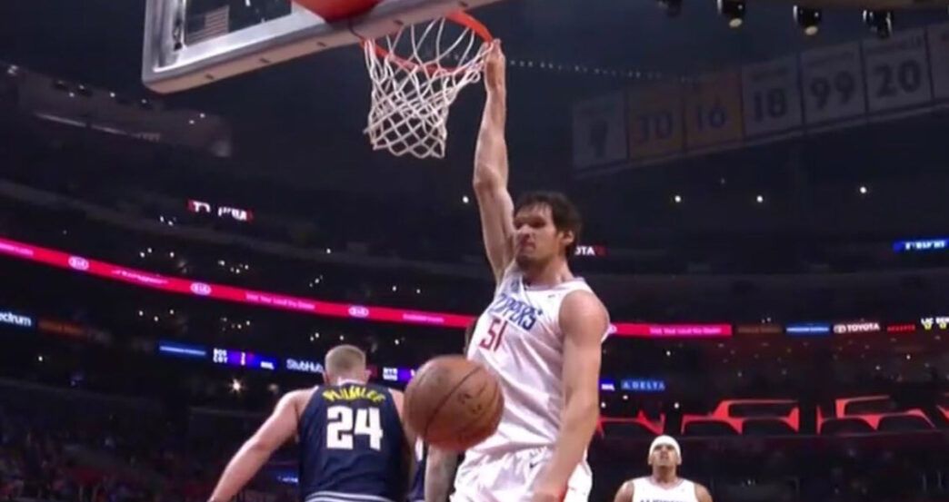 Boban Marjanovic claque le poster sans sauter, casse le panier