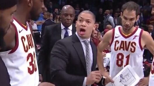 Tyronn Lue Cleveland Cavaliers