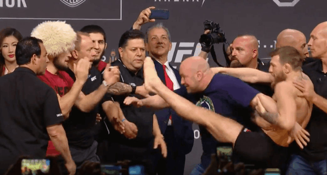 La pesée entre Conor McGregor et Khabib a tenu toutes ses promesses