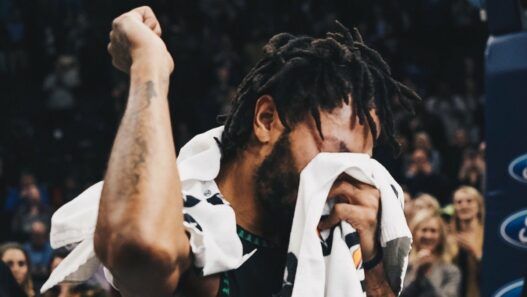 Les stars de la ligue rendent hommage à Derrick Rose