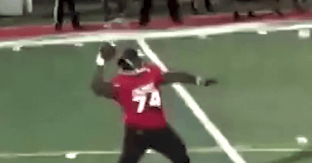 Joshua Johnson : 17 ans, 160kg, jouant running back et quarterback