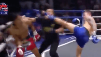 Un combattant met KO son adversaire et l'arbitre en Muay Thai