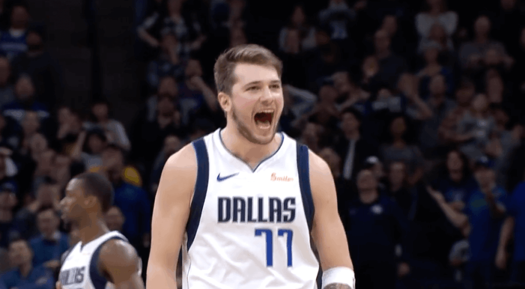 Luka Doncic se fait intercepter, revient, terrasse les Wolves à trois ...