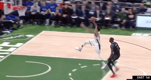 NBA Playoffs - Giannis dunke quasiment de la ligne de lancer, les Bucks régalent