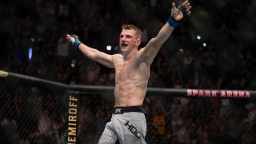 Dan Hooker avant Islam Makhachev