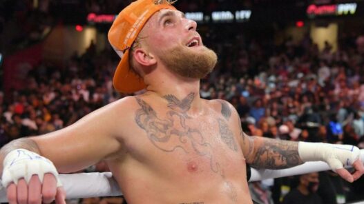 Jake Paul Tommy Fury Officiel