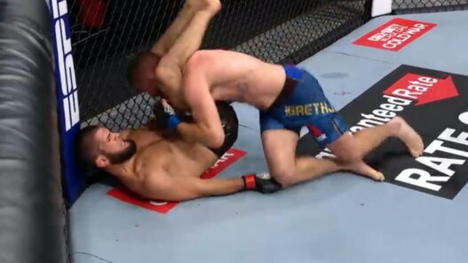 Khabib Nurmagomedov tacle Justin Gaethje
