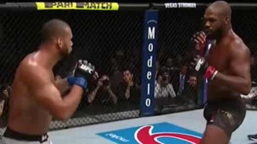 Thiago Santos sur Jon Jones