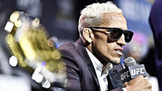 Charles Oliveira insiste pour affronter Conor McGregor