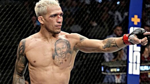 Charles Oliveira pr&ecirc;t &agrave; affronter Conor McGregor en priorit&eacute;