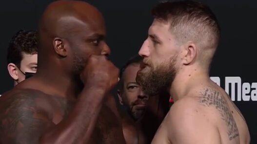Chris Daukaus avant Derrick Lewis