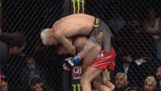 Dustin Poirier submission Charles Oliveira UFC 269